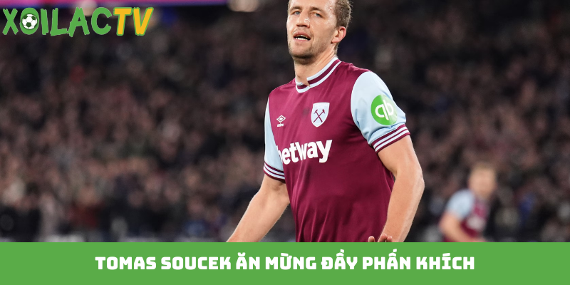 Tomas Soucek ăn mừng đầy phấn khích